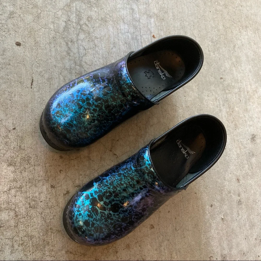 Dansko | Pewter Leopard Patent Professional Clogs - Picture 3 of 11